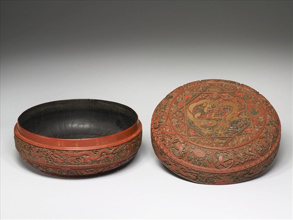 剔彩龍鳳八寶蓋盒