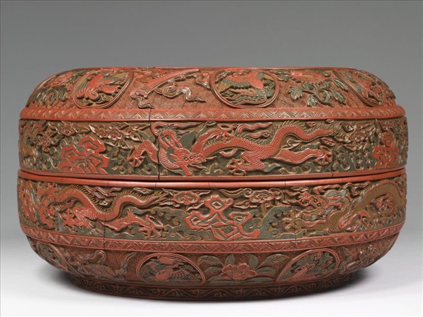 剔彩龍鳳八寶蓋盒