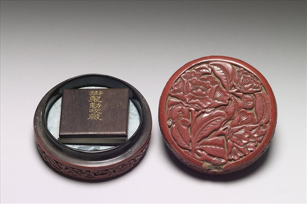 剔紅茶花圓盒