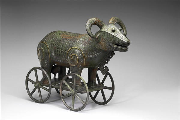 錯金銀帶輪羊尊