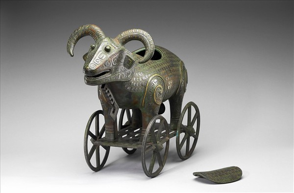 錯金銀帶輪羊尊