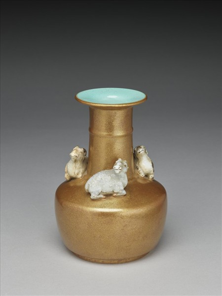 金彩三羊開泰瓶