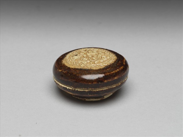 褐釉印花花卉紋圓盒