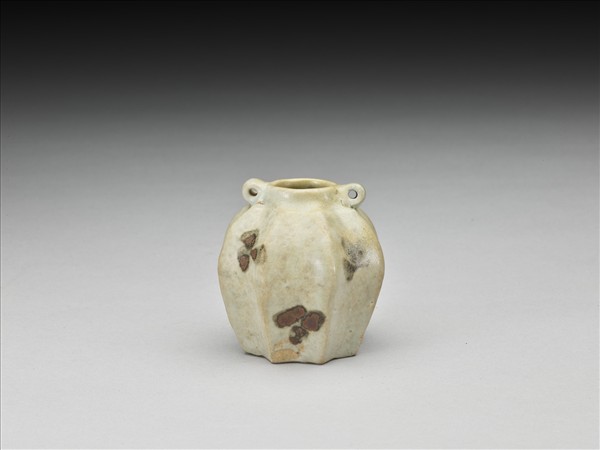 鐵班雙耳八棱瓶