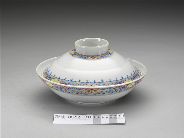 粉彩花卉紋蓋碗