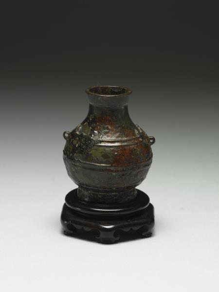 仿古銅弦紋雙耳壺