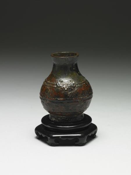 仿古銅弦紋雙耳壺