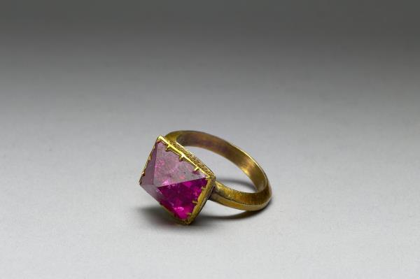 鍍金鑲紅寶石戒指