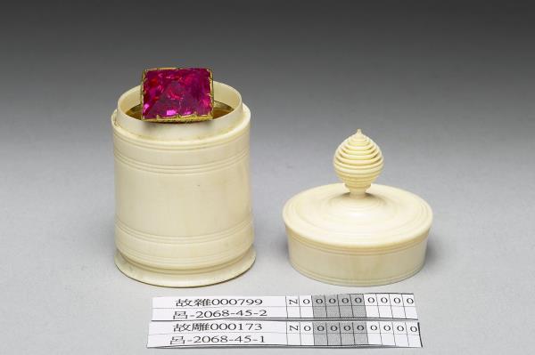 鍍金鑲紅寶石戒指