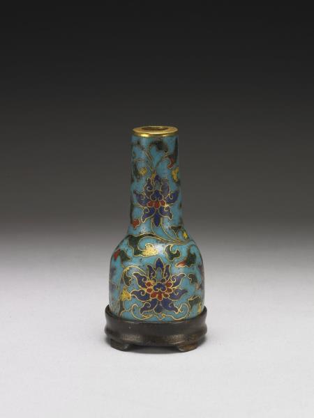 銅胎掐絲琺瑯轉枝番蓮瓶