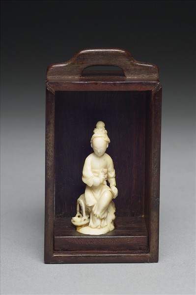 雕象牙魚籃大士像