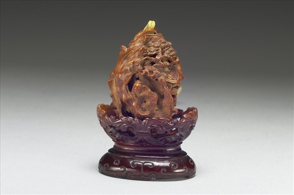 核桃核雕靜聽松風扇墜