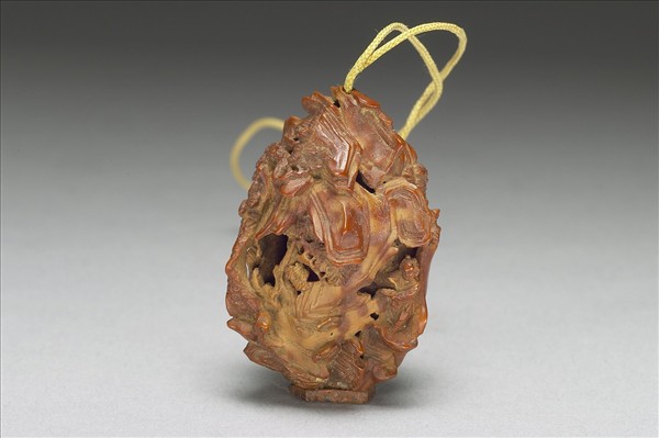 核桃核雕靜聽松風扇墜