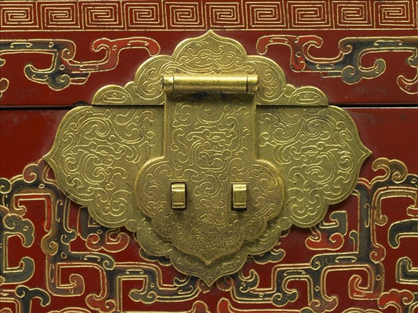 戧金描漆龍鳳紋箱