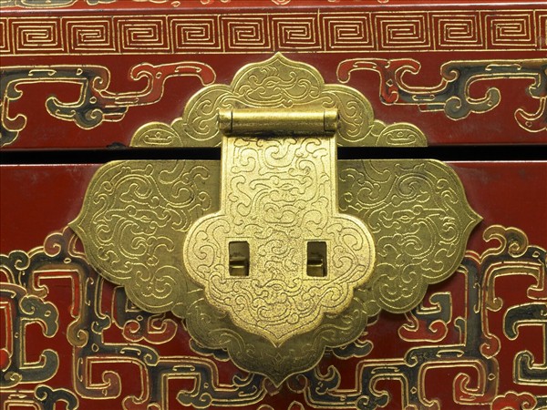 戧金描漆龍鳳紋箱