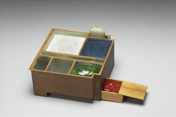 戧金描漆龍鳳紋箱