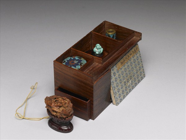 戧金描漆龍鳳紋箱