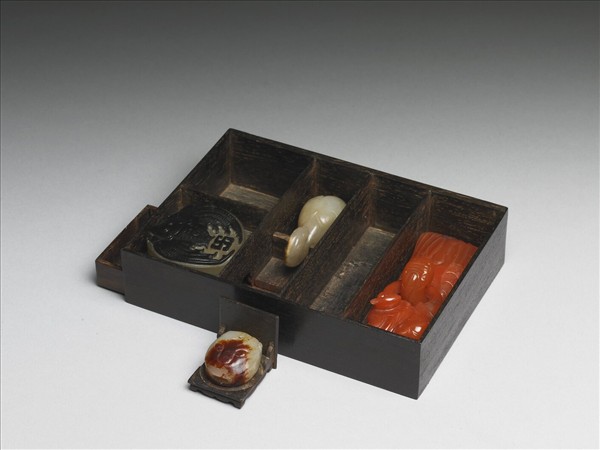 戧金描漆龍鳳紋箱