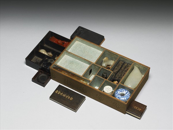 戧金描漆龍鳳紋箱