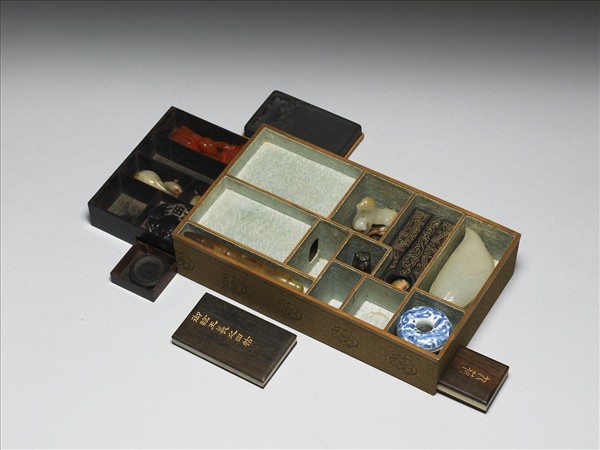 戧金描漆龍鳳紋箱