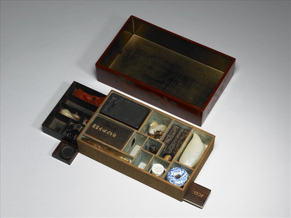 戧金描漆龍鳳紋箱