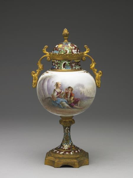 瓷胎掐絲兼畫琺瑯西洋人物圖高足杯