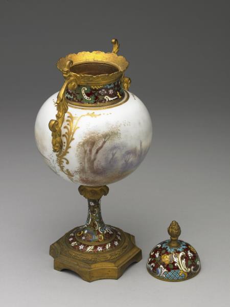 瓷胎掐絲兼畫琺瑯西洋人物圖高足杯