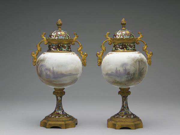 瓷胎掐絲兼畫琺瑯西洋人物圖高足杯