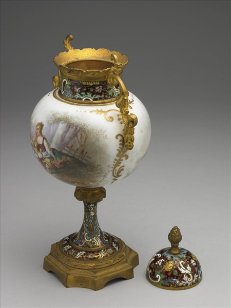 瓷胎掐絲兼畫琺瑯西洋人物圖高足杯