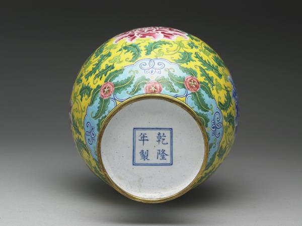 銅胎畫琺瑯獸面瓶