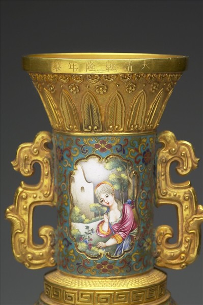 金胎掐絲兼畫琺瑯西洋母子圖瓶