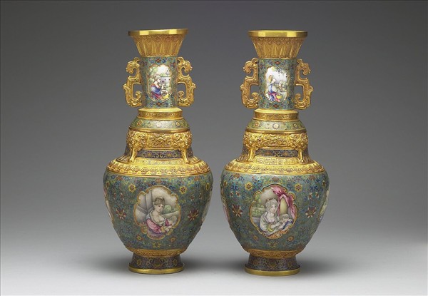 金胎掐絲兼畫琺瑯西洋母子圖瓶