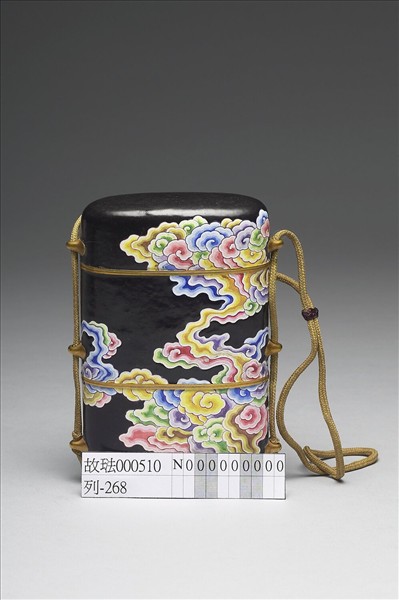 銅胎畫琺瑯黑地五彩雲紋穿帶盒