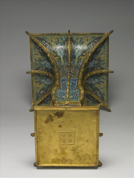 掐絲琺瑯獸面紋方觚