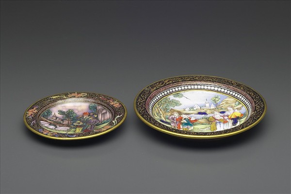 銅胎畫琺瑯西洋人物圖碟