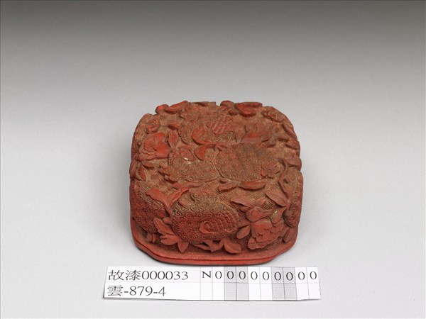 剔紅石榴四瓣盒