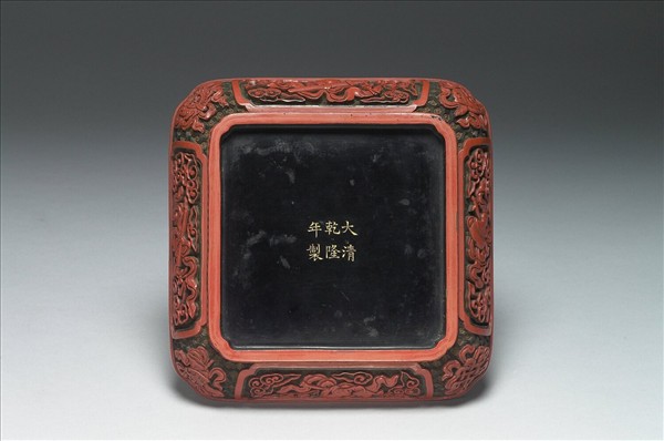 剔彩雙龍捧壽寶盒