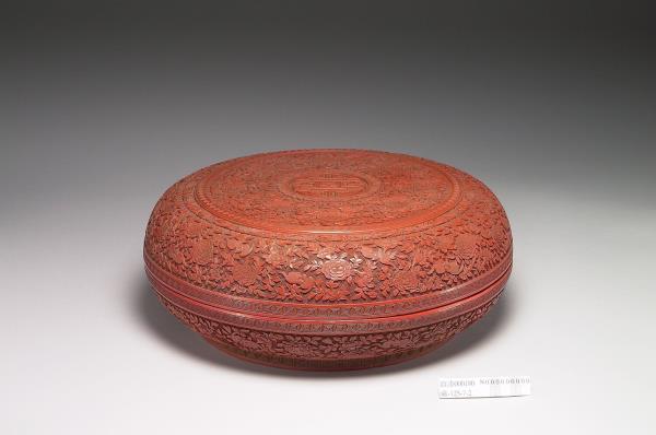 剔紅月季花捧盒