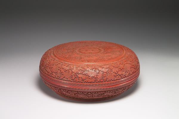 剔紅月季花捧盒