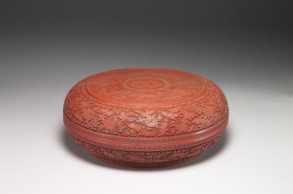 剔紅月季花捧盒