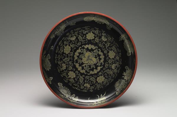 剔紅月季花捧盒