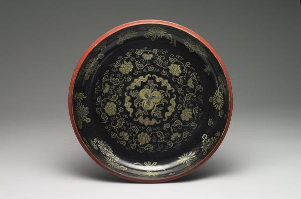 剔紅月季花捧盒