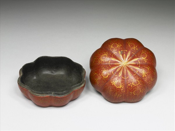 紅漆描金瓜式盒