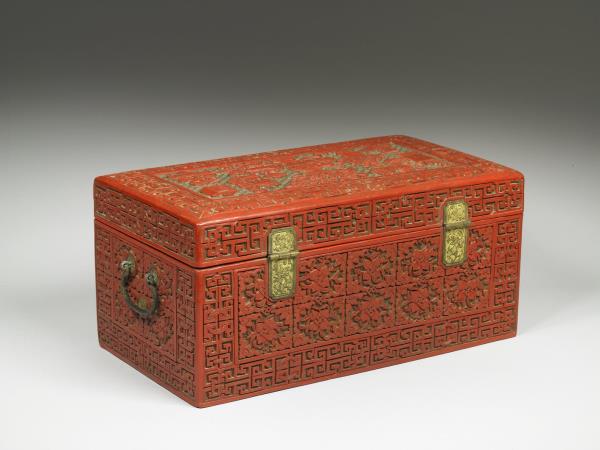 剔彩博古圖長方匣