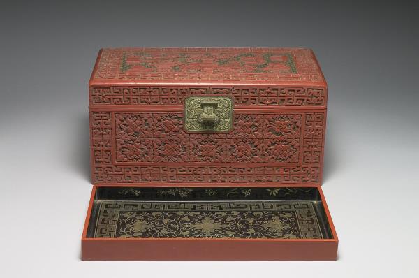 剔彩博古圖長方匣