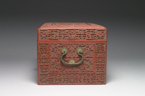 剔彩博古圖長方匣