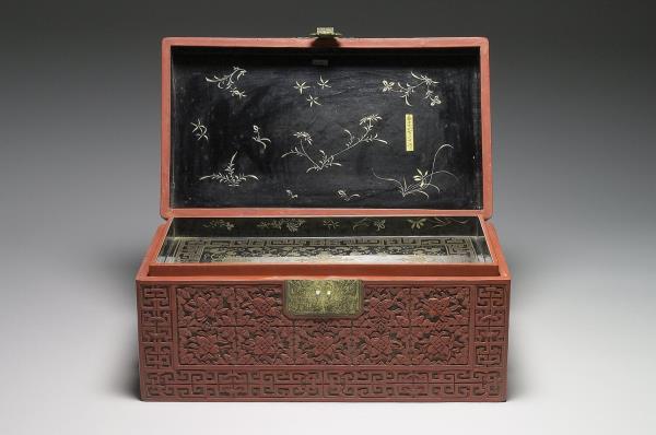 剔彩博古圖長方匣