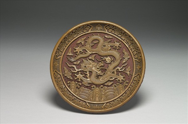 剔黃山海雲龍紋圓盤