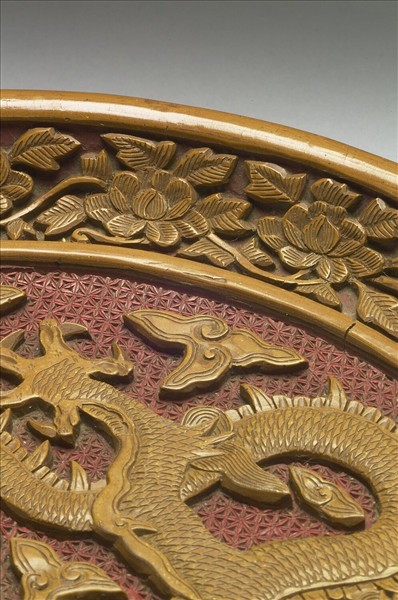 剔黃山海雲龍紋圓盤