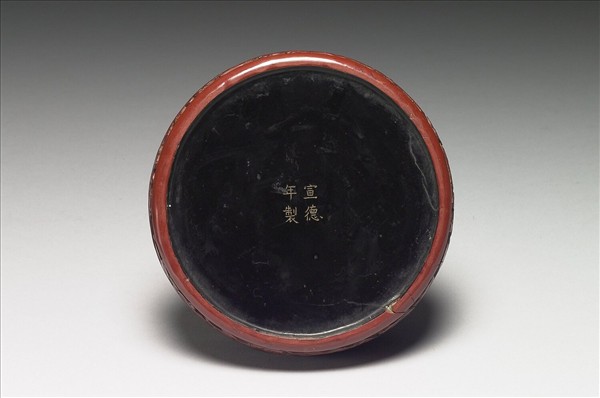 剔紅庭園人物圓盒